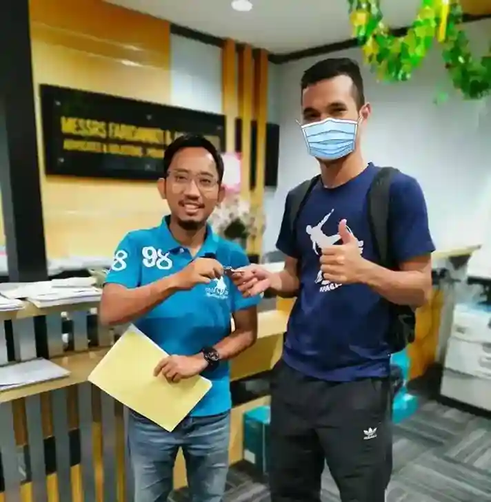 Contoh rumah lama kosong